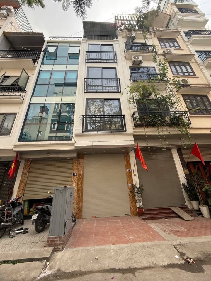 Nhà Phố Kinh Doanh Mặt Tiền Phường Phú Diễn, 41m² - 5 Tầng Thang Máy - 12 Tỷ