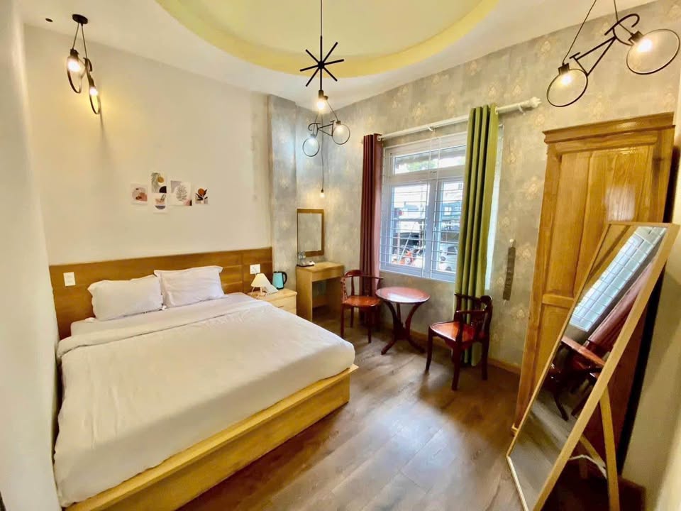 Bán Khách Sạn KQH Hoàng Văn Thụ, Đà Lạt - 80m² Kinh Doanh Sầm Uất