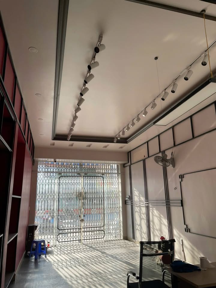 Mặt bằng kinh doanh 50m² mặt đường Lạch Tray, Hải Phòng - Sẵn sàng hoạt động