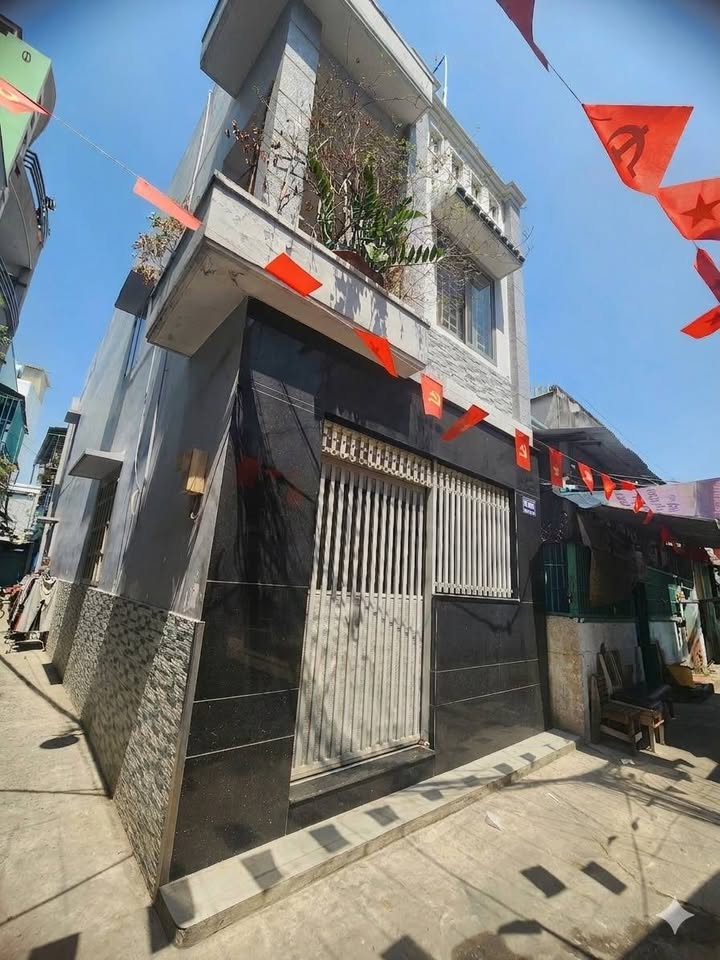 Nhà Lô Góc Dương Bá Trạc, Q8 - 55m² - Giá 6 Tỷ - Sổ Hồng Riêng