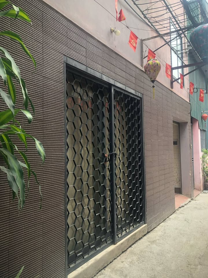 Cho thuê nhà 3 tầng Tứ Liên, Tây Hồ - 3PN, Sân thượng rộng - 9 triệu/tháng