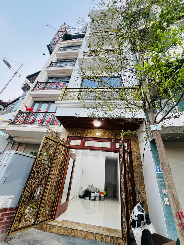 Cho thuê nhà mặt phố Âu Cơ, Tây Hồ - 35m² x 7 tầng, kinh doanh đắc lợi