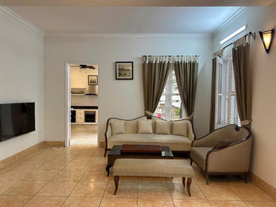Cho thuê Biệt thự Nhà vườn Nguyễn Hoàng Tôn, Tây Hồ - 310m² Full Nội thất - Giá 4 triệu/tháng