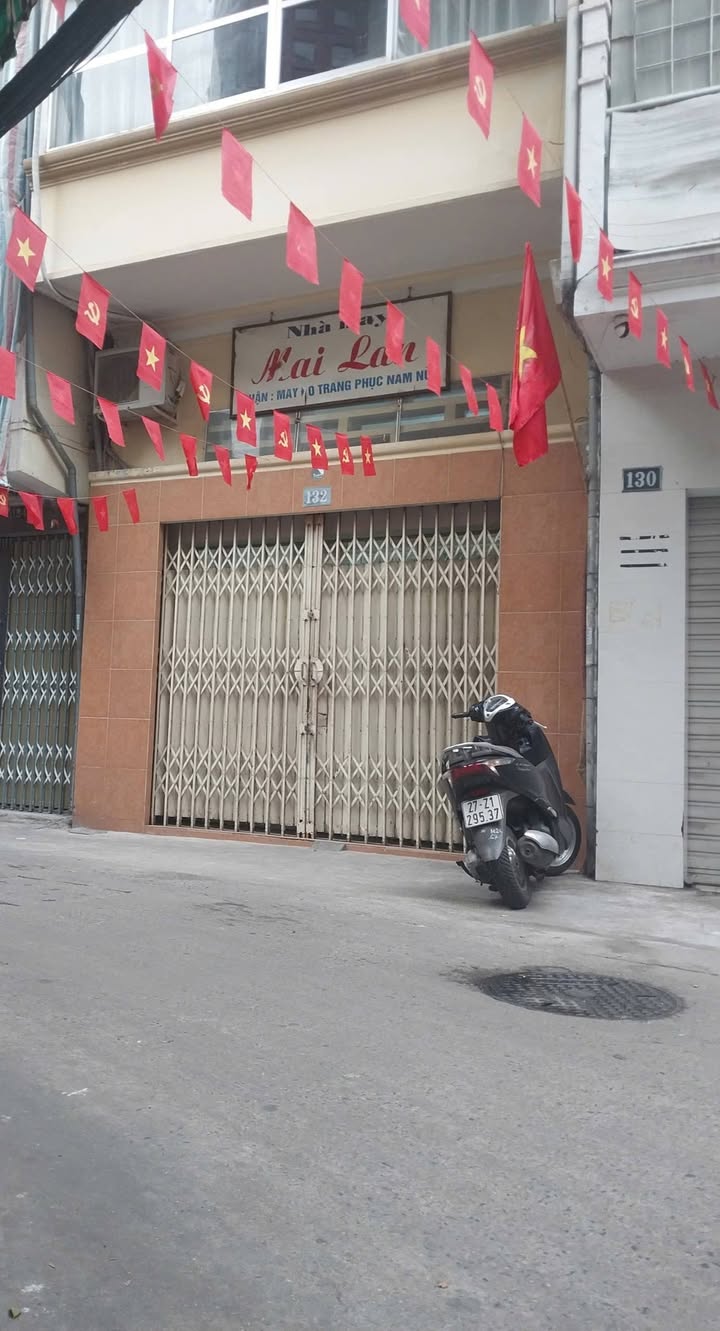 Nhà Nguyên Căn Mặt Ngõ 28m² x 3.5 Tầng, Ô Tô Vào Tận Cửa - Đống Đa