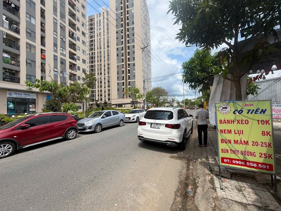 Nhà Mặt Tiền Kinh Doanh 100m² - Trục Chính Hoài Đức, Hà Nội