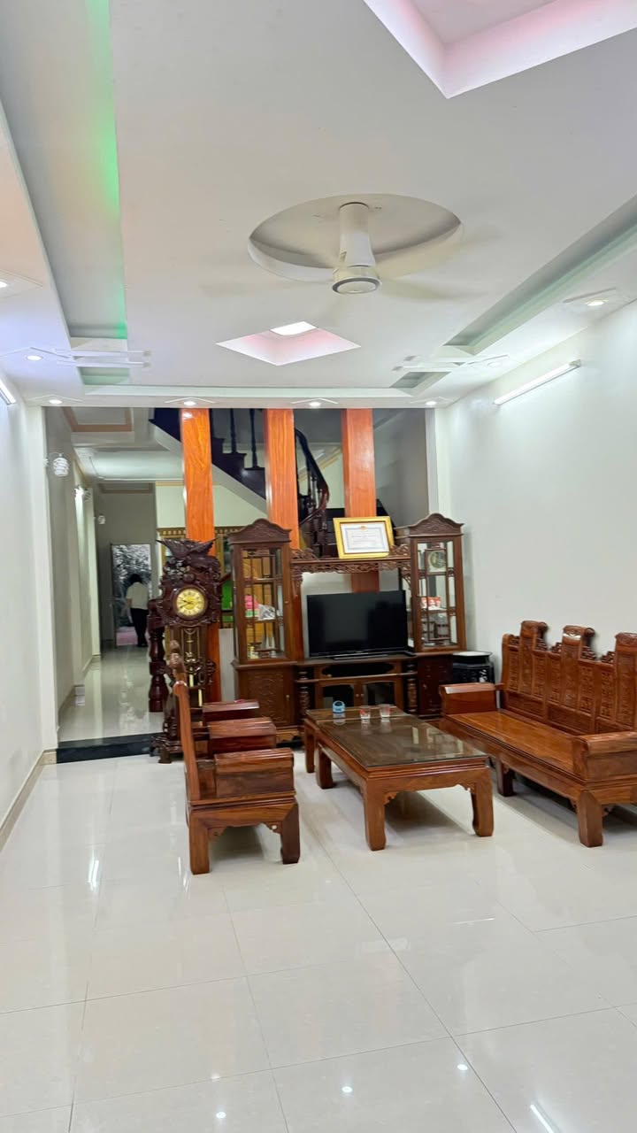 Nhà Đẹp 100m² Mặt Tiền Tô Hiệu, Lào Cai - Giá 3.9 Tỷ, Sẵn Sàng Về Ở Ngay!