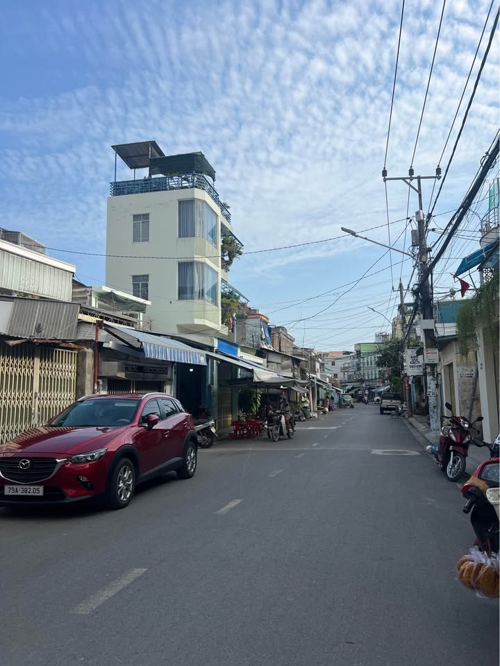 Bán Đất Tặng Nhà 2 Tầng Mặt Tiền Nguyễn Thái Học, Nha Trang - 98m² Giá 8.3 Tỷ