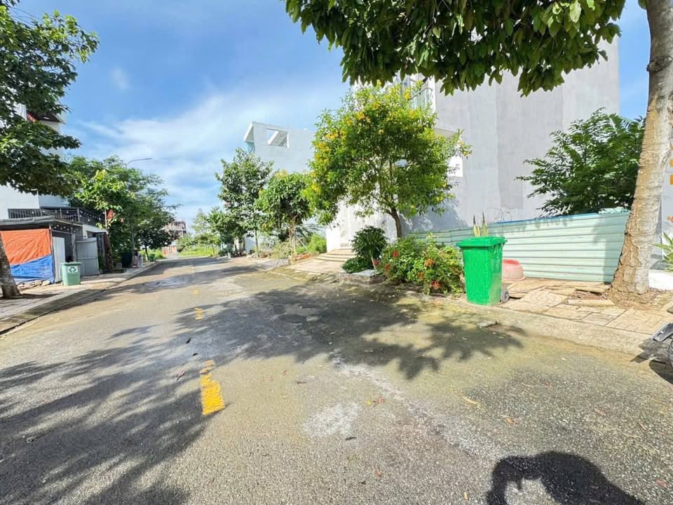 Đất Nền Long Hưng 100m² - Sổ Hồng Chính Chủ, Giá 2.7 Tỷ