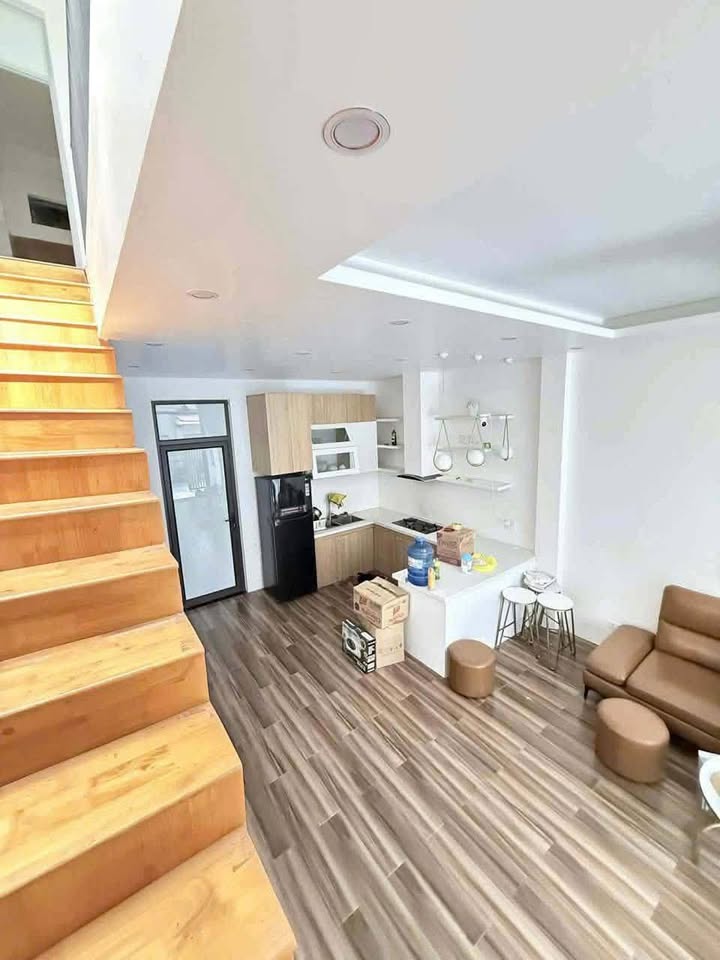 Cho thuê nhà 2 tầng Hàm Nghi, P. Đông Hương - 2PN, 2WC, Giá 5 Triệu/Tháng