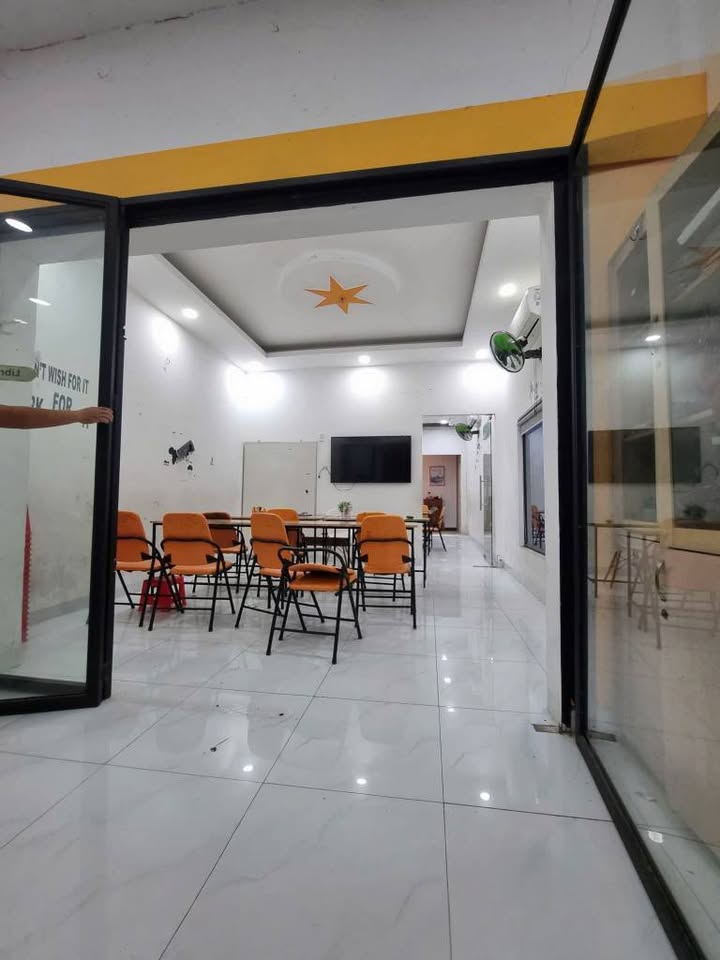 Nhà 2 Lầu Mặt Tiền Nở Hậu Q12 - Kinh Doanh Sầm Uất - 7.3 Tỷ