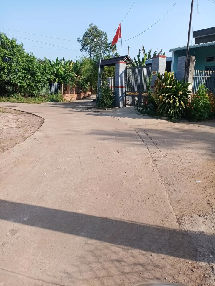 Nhà Vĩnh An, Đồng Nai 377m² - Giá 1.7 Tỷ, Sân Vườn Thoáng Mát