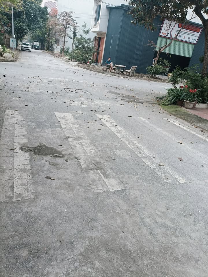 Nhà Mặt Tiền Kinh Doanh Bát Tràng 40m² - Lô Góc Ô Tô Tránh