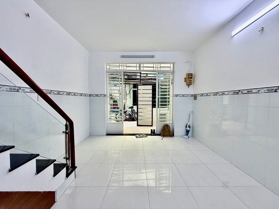 Nhà 2 Tầng Lạc Long Quân, Tân Bình - 4.55 Tỷ, SHR