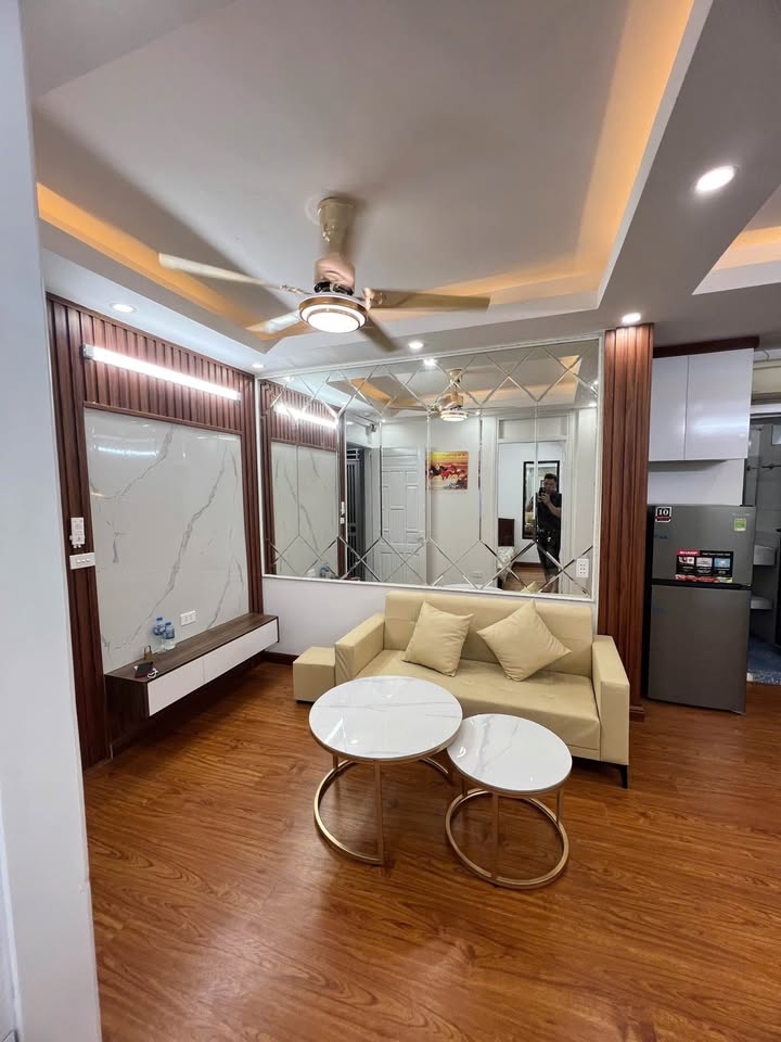 Bán gấp căn hộ CCMN Đường Láng 52m² - 2PN - 2.15 Tỷ