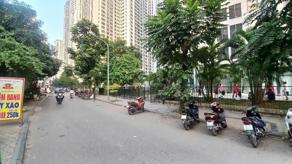 Nhà 2 Mặt Phố Hoàng Công Chất 60m² - Kinh Doanh Sầm Uất, View Thoáng Vĩnh Viễn