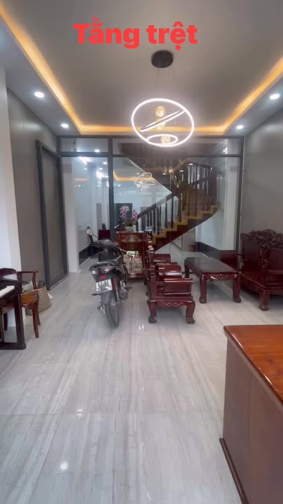 Nhà 1 Trệt 3 Lầu Mặt Tiền Lộ Nhựa Cái Bè, Tiền Giang - Full Nội Thất