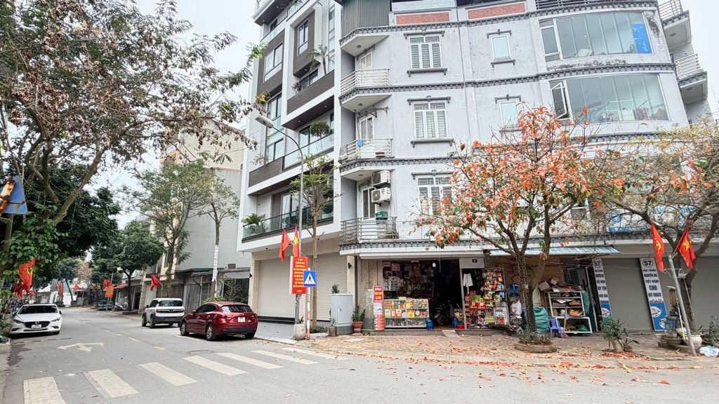 Mặt phố Giang Biên, Long Biên - 64m² kinh doanh đắc lộc, vỉa hè ô tô