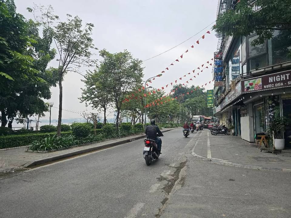 Nhà 6 tầng view Hồ Tây - Lạc Long Quân, 35m² - Chính chủ bán