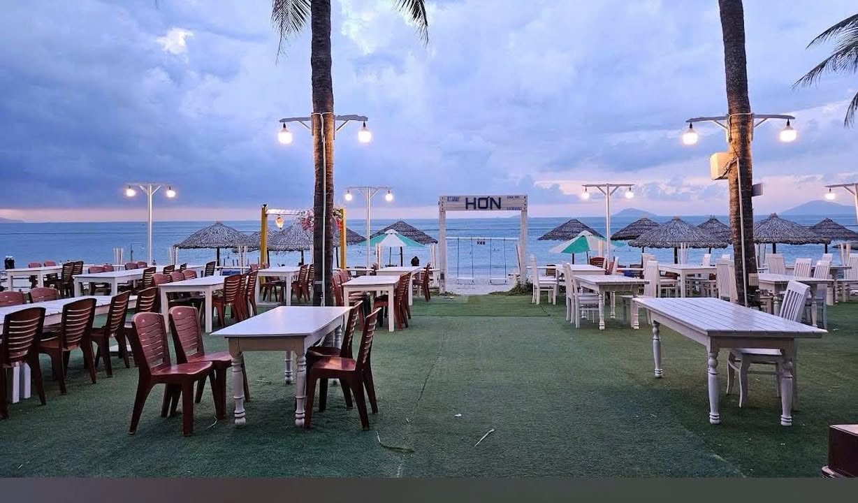 Bán Gấp Đất Vàng Cửa Đại, Hội An - 180m² Hai Mặt Tiền, Gần Biển, Sổ Hồng Sẵn Sàng