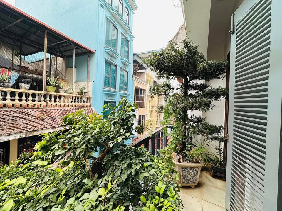 Nhà Bồ Đề Long Biên 35m² 5 Tầng Giá 8 Tỷ - Sát Hồ Thoáng Đãng