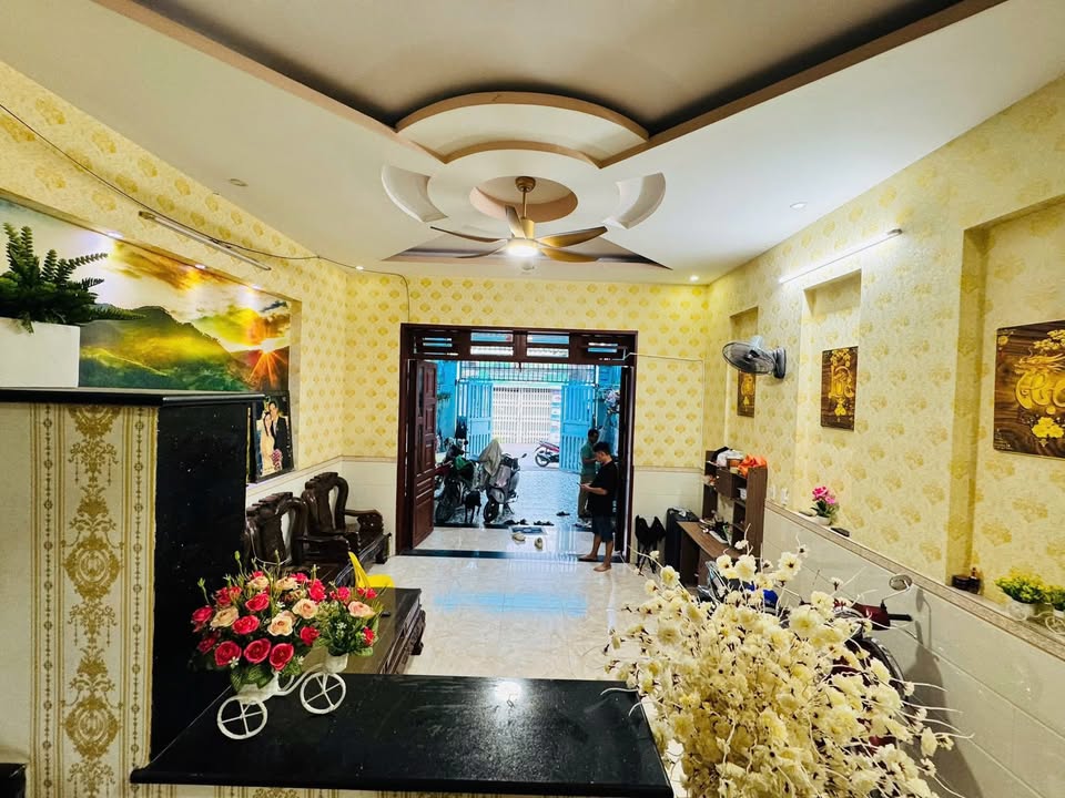 Nhà 2 Lầu 1 Trệt 100m² Kinh Doanh Sầm Uất Gần Chợ Đoàn Thị Kia, Dĩ An