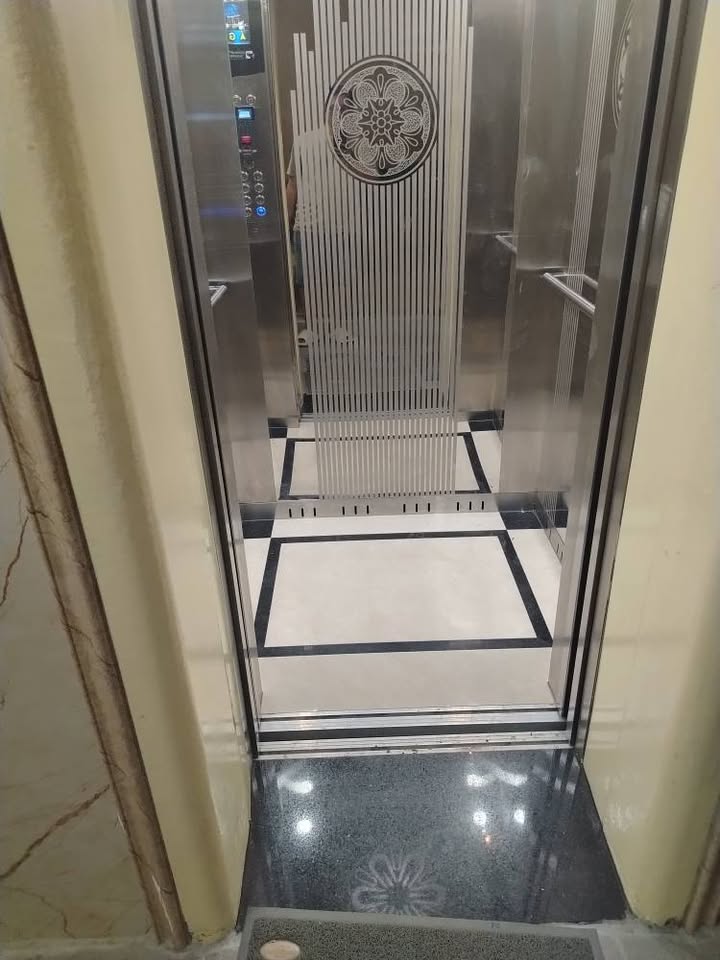 Căn Hộ Góc Trần Hưng Đạo Quận 1, 100m² Sổ Hồng - Giá Thỏa Thuận