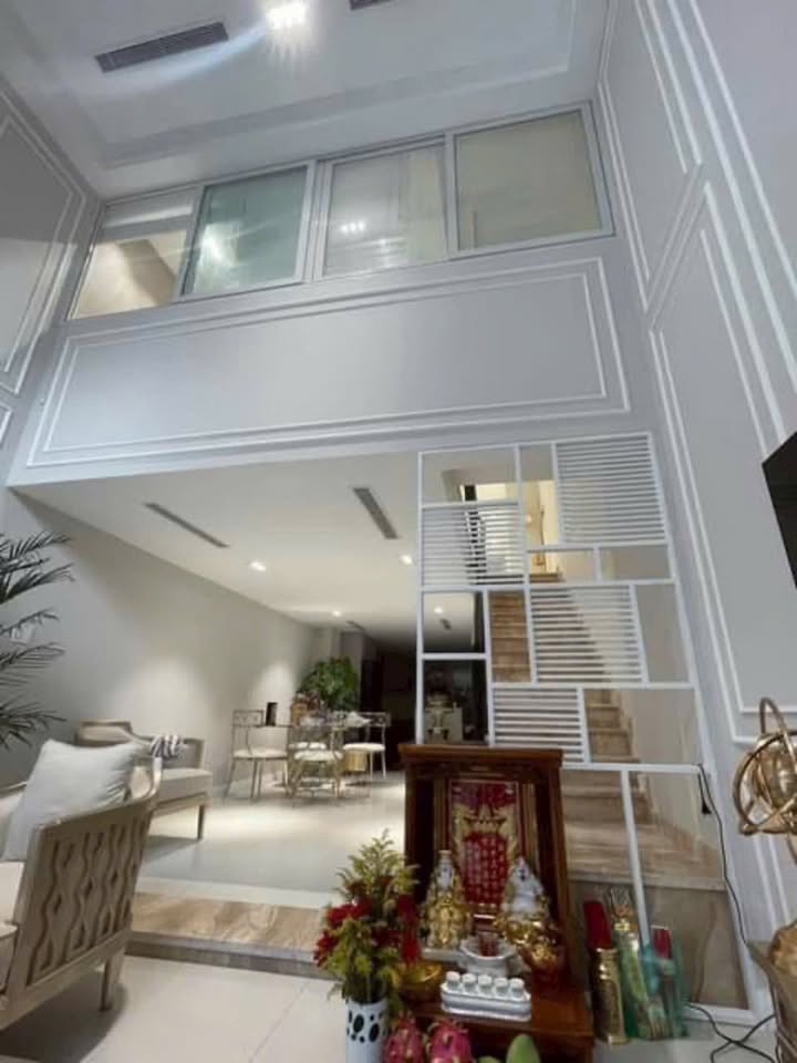 Nhà Hẻm Sư Vạn Hạnh Q10 - 81m², 4 Tầng, Giá 29.9 Tỷ TL