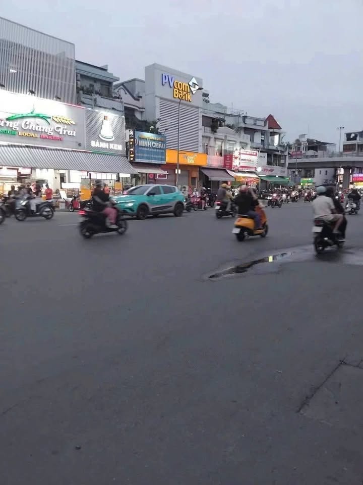 Nhà 4 Tầng Mặt Tiền Thành Thái, Quận 10 - 43m², Giá Nhỉnh 6 Tỷ