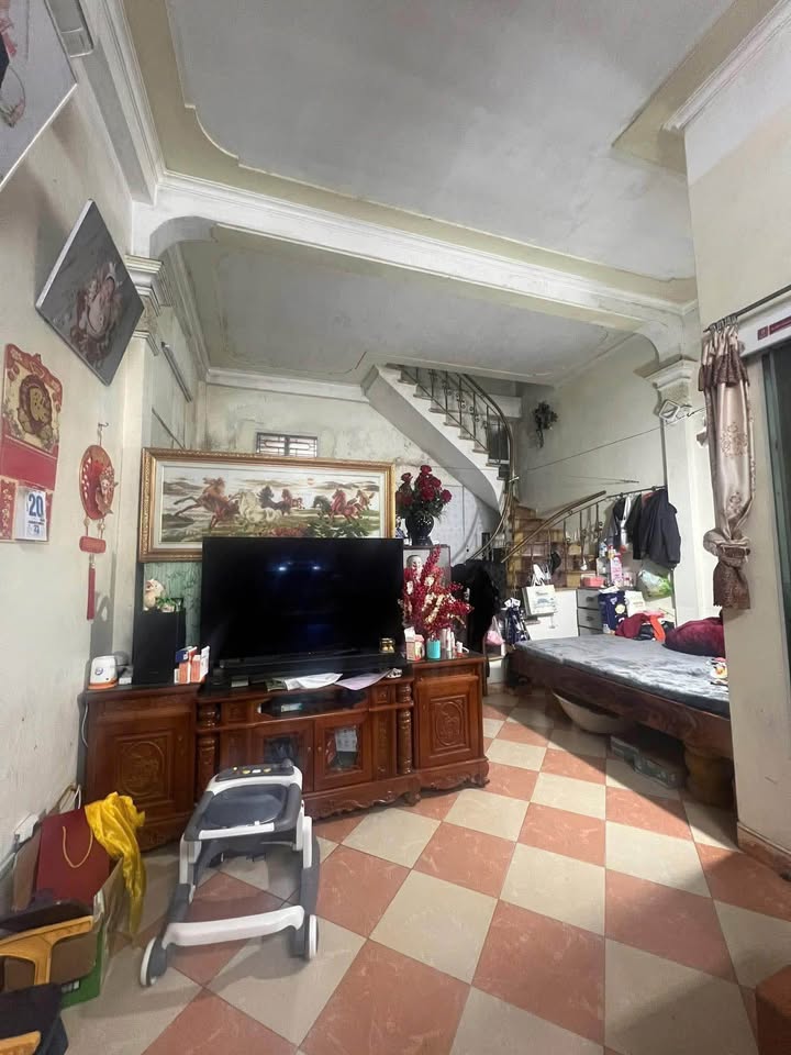 Nhà 2.5 Tầng Hoàng Văn Thụ, Nam Định - 55m², Ngõ Rộng, Sân Cổng Rộng