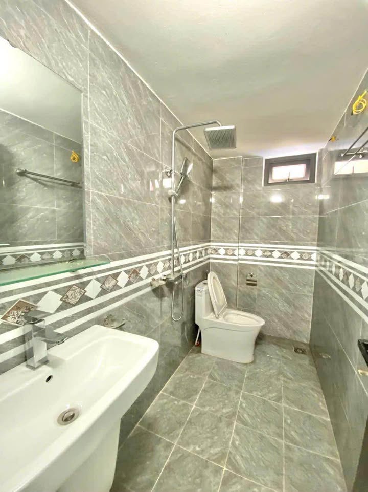 Bán Gấp Nhà 3 Tầng Ngõ Giải Phóng, Hoàng Mai - 47m², 2.2 Tỷ