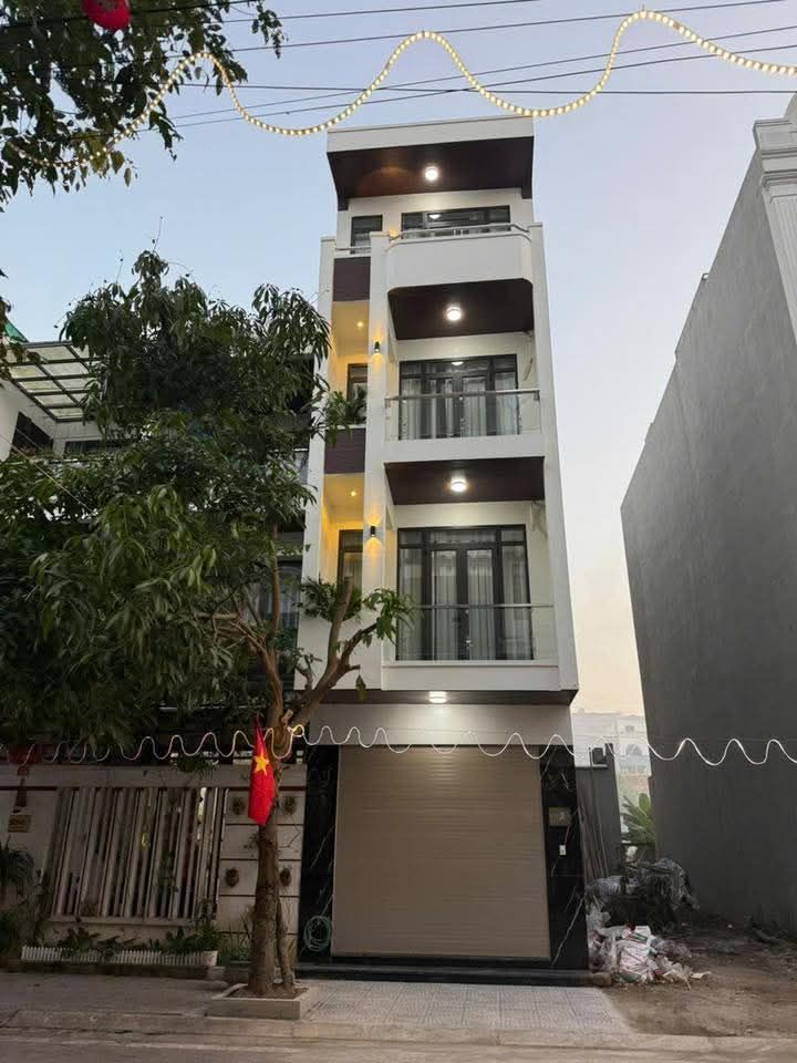 Nhà Mặt Tiền Kinh Doanh Bãi Viên Giải Phóng, Nam Định - 256m², 5 Tầng, Giá 5.4 Tỷ