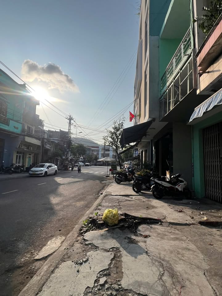 Nhà Mặt Tiền Bạch Đằng Quy Nhơn 143m² - Kinh Doanh Đắc Lộc