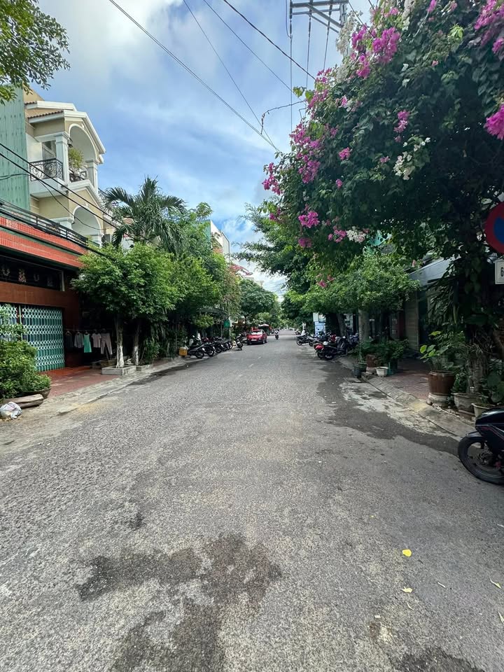 Nhà Mặt Tiền Nguyễn Thị Minh Khai Quy Nhơn 109m², 4 Tầng, Sẵn Sàng Kinh Doanh - 10 Tỷ