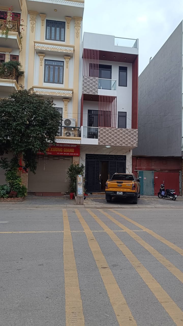 Cho thuê nhà 4 tầng mặt đường Hoàng Quốc Việt, Bắc Giang - Phù hợp Spa, VP, Lớp học