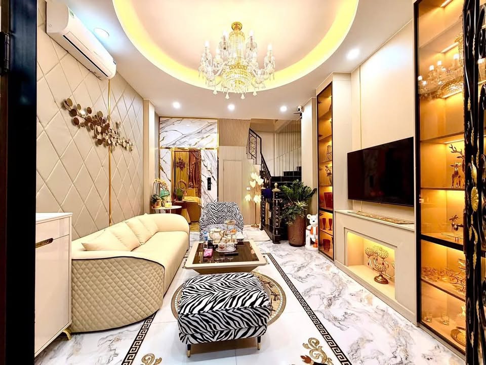 Nhà 6 Tầng Thang Máy Trương Định 31m² - Nội Thất Sang Trọng, Giá 9.9 Tỷ