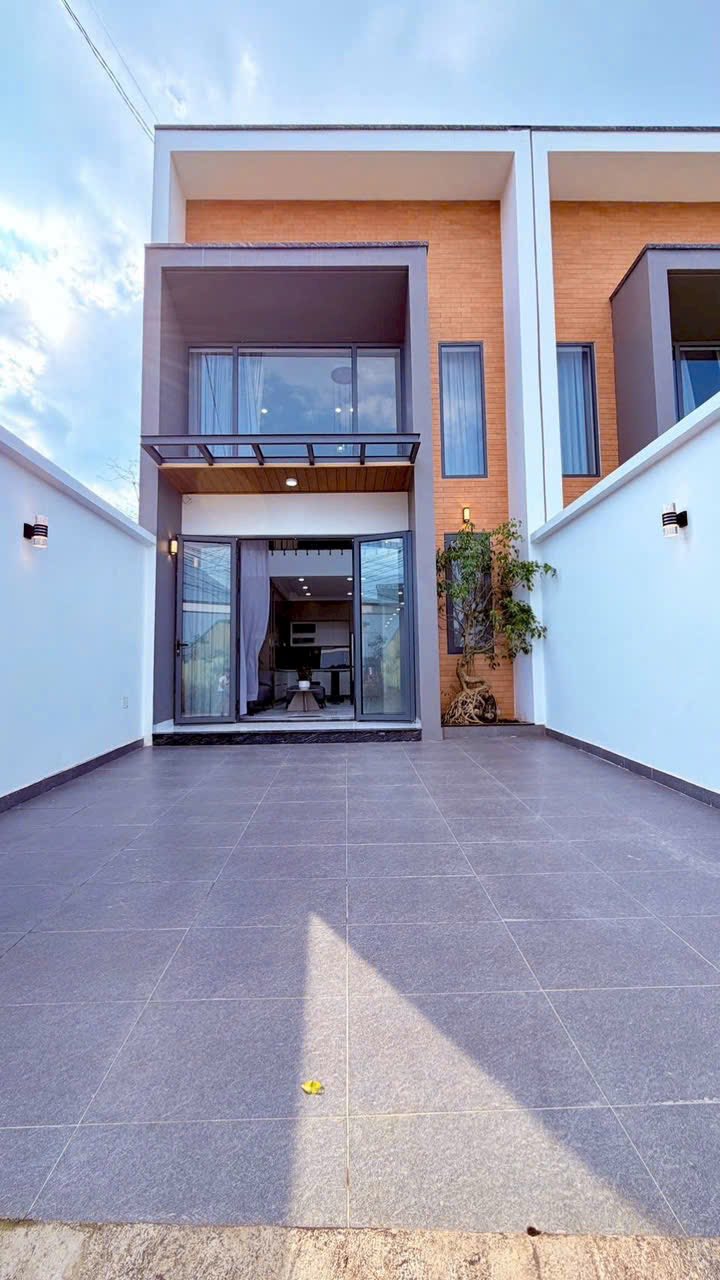 Nhà 2 Tầng Full Nội Thất, Vị Trí Đắc Địa Buôn Ma Thuột - Giá 3.5 Tỷ