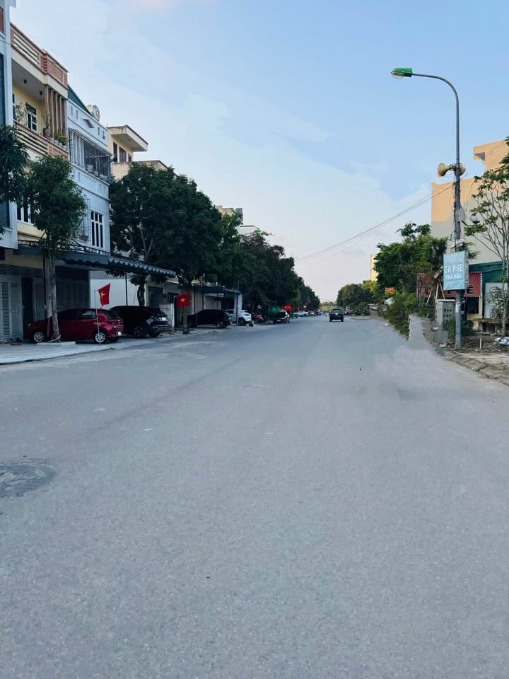 Nhà 3 Tầng Mặt Tiền Lê Lựu, 70m² Kinh Doanh Đắc Lợi