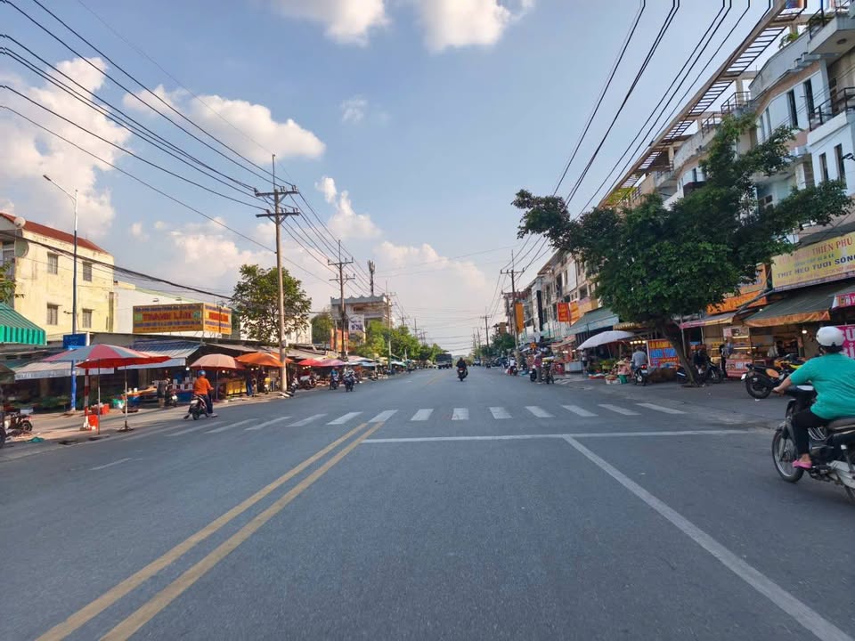 Nhà Mặt Tiền D11, Thủ Dầu Một - 150m², Sổ Hồng Full Thổ Cư, Giá 4 Tỷ