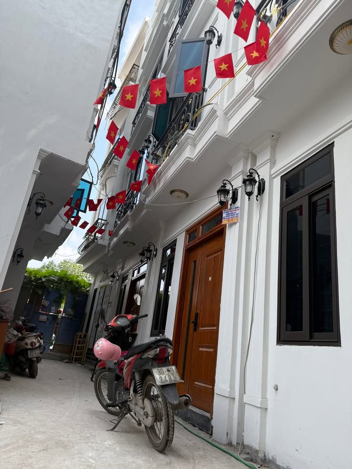 Nhà 30m² 4 Tầng Full Nội Thất - Chính Chủ Bán Gấp Thôn Bãi, Cao Viên