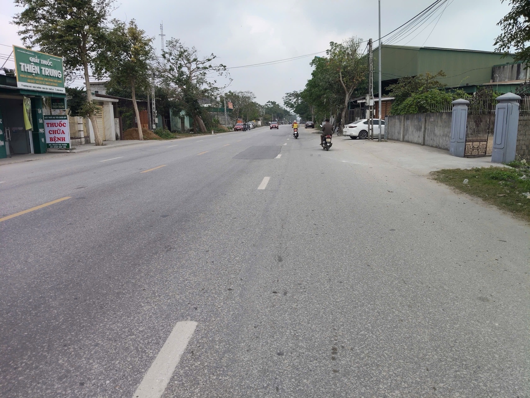 Ra nhanh đất siêu nét mặt đường kinh doanh QL46 giá cực tốt🔥Diện tích: 209m2 (100m2 đất ở)⛔️Hướng: Tây💰💰Giá: 54xxtr🎯Đường 21m rải thảm (QH 36m)🎯Lô đất nằm ngay trên mặt đường QL46