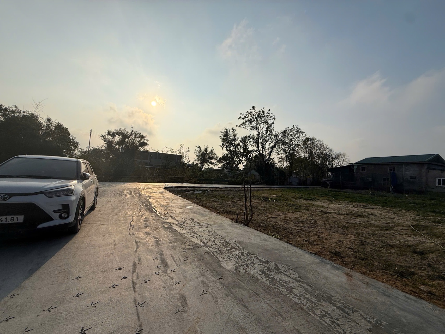 ĐẤT HƯNG LỘC, TP VINH GẦN DỰ ÁN ENTIZ VÀ ĐẠI HỌC NGHỆ AN CS2 CHỈ 1 TỶ 6XX✅DIỆN TÍCH: 111 M2 (RỘNG 5M, 50M2 ĐẤT Ở)✅HƯỚNG: ĐÔNG NAM SIÊU HIẾM✅VỊ TRÍ ĐẮC ĐỊA, GẦN CÁC DỰ ÁN LỚN NHƯ ENTIZ, VIN, HƯNG LỘC HOME. 