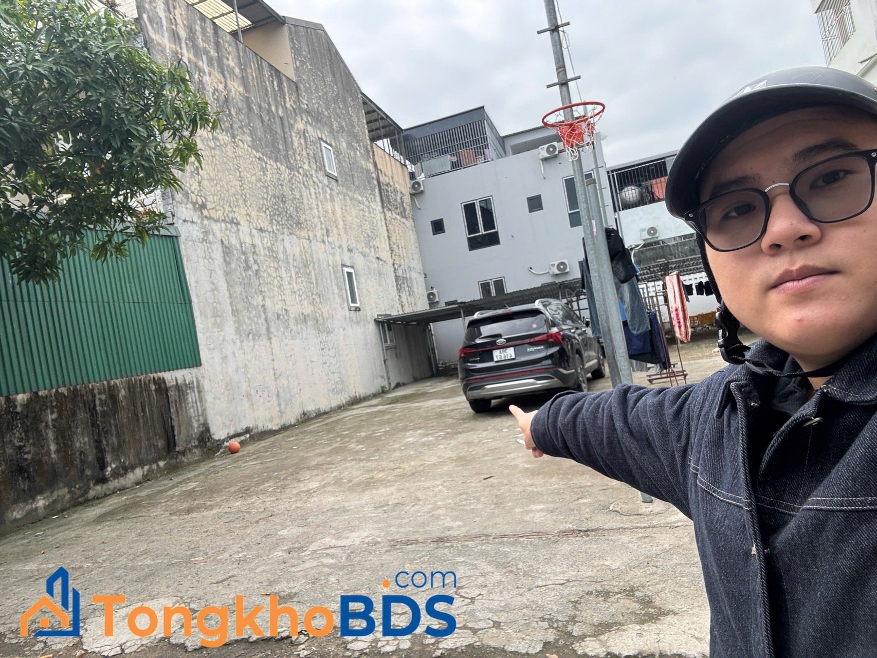 Bán đất Khối 10 lê lợi - Phường Thành Vinh Diện tích:98m2 Full ở Mặt tiền : 4,90m trước sau vuông vắn Hướng chính : Tây bắc Vị trí trung tâm 👉 Đường hai xe tránh nhau thoải mái