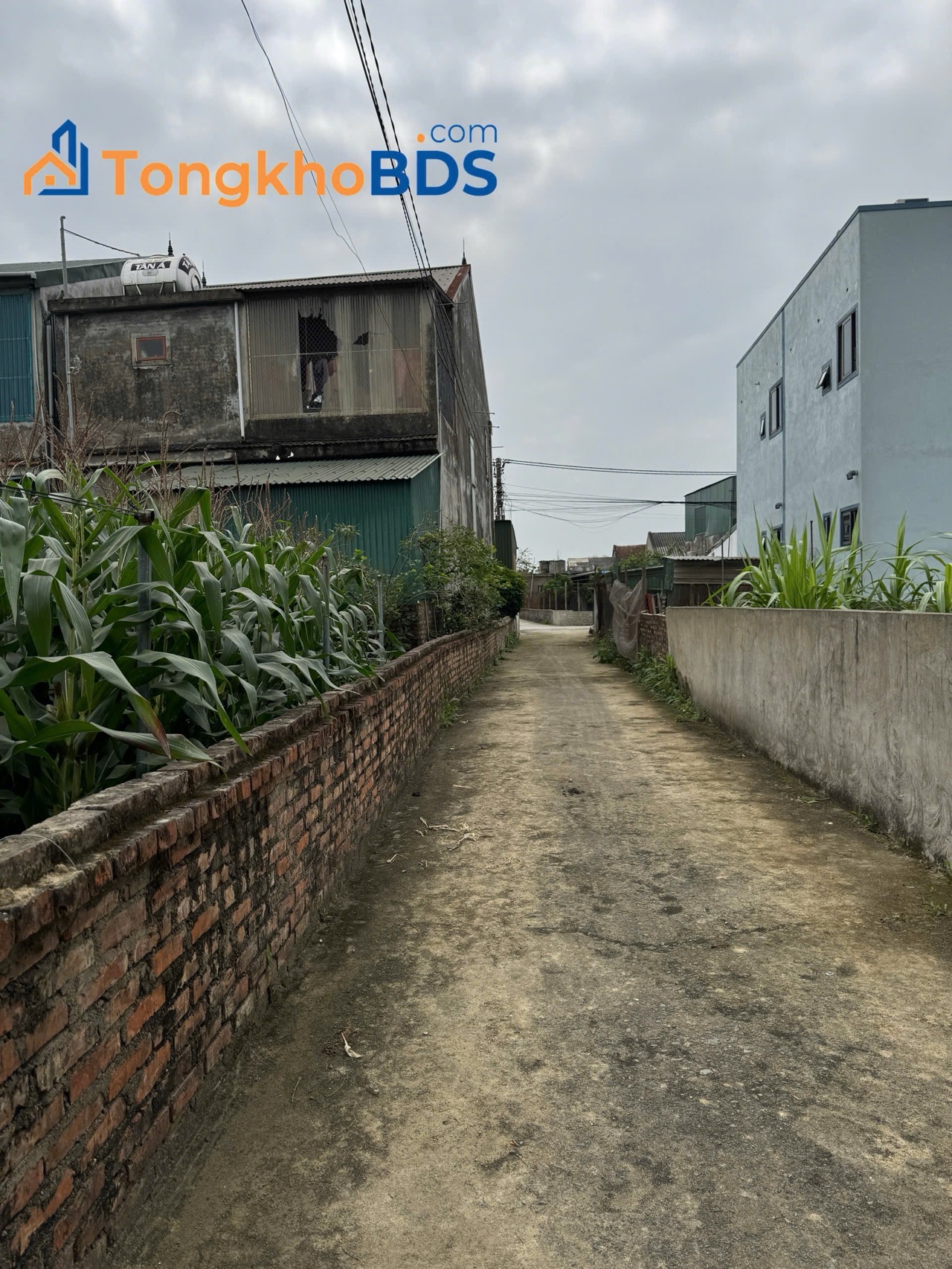 Bán đất Hưng Đông gần khu công nghiệp Bắc Vinh. (Khối Long Hoà)Diện tích 103,1m2. ( 75m2 đất ở)Đường tầm 3,5m, cụt ngắn.Hướng Tây NamGần khu cn Bắc Vinh, gần khu đấu giáĐi lên kcn Visip , vào nội thành chỉ tầm 10’ đi xe.