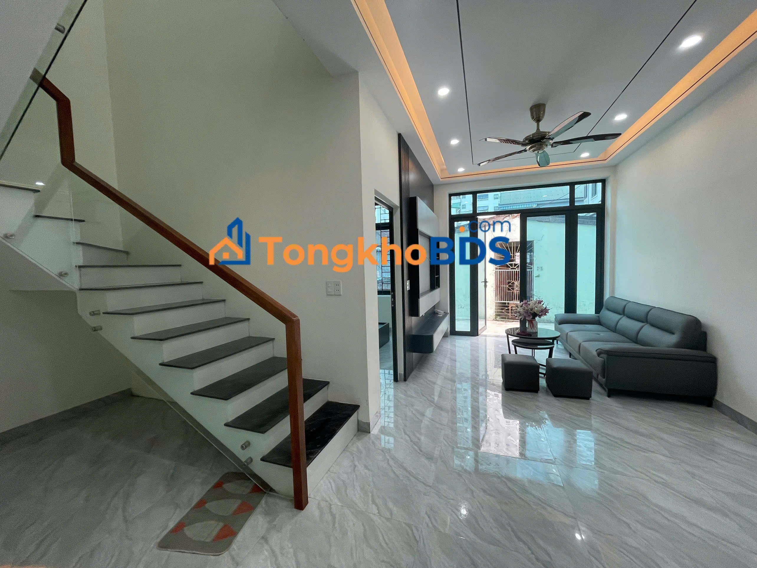 Nhà đẹp 2 tầng cần bán tại Huỳnh Thúc Kháng, Vinh