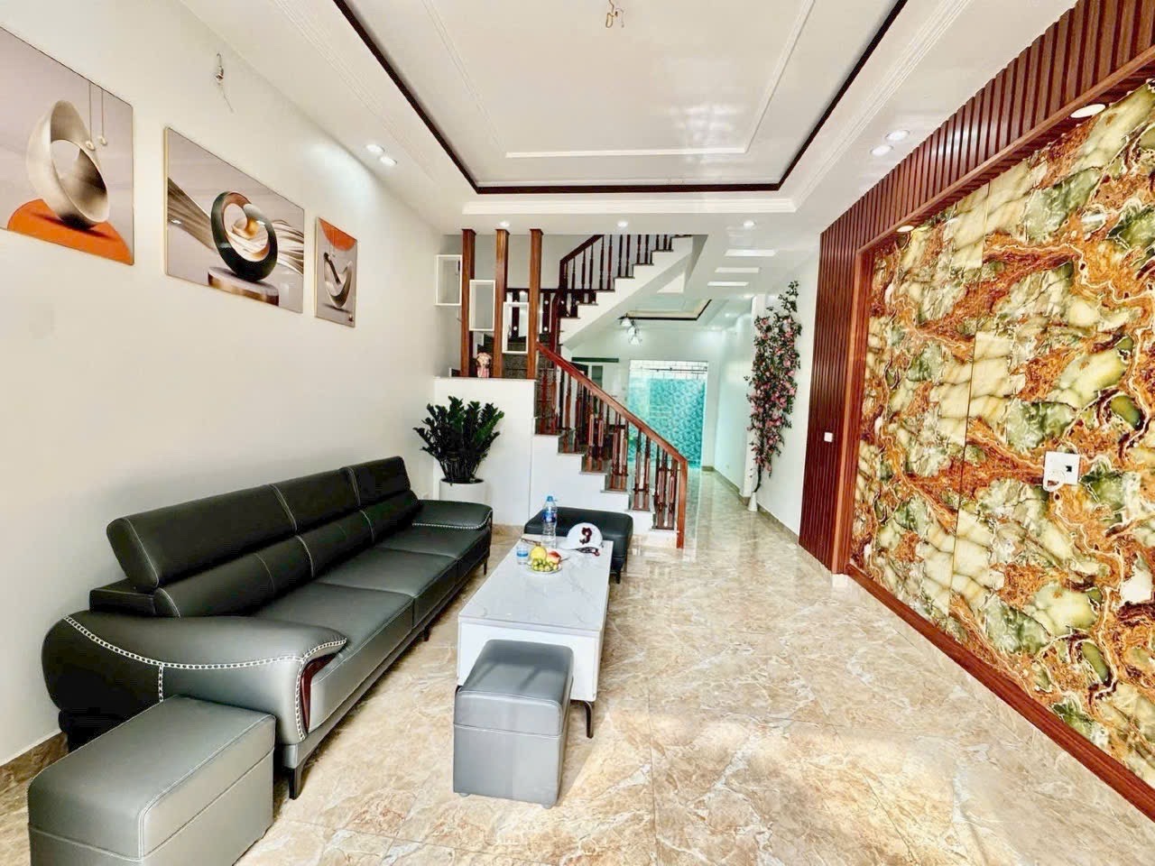 Bán Nhà Riêng 5 Phòng Ngủ, Khu Dân Trí Cao, Ô Tô Đỗ Cửa