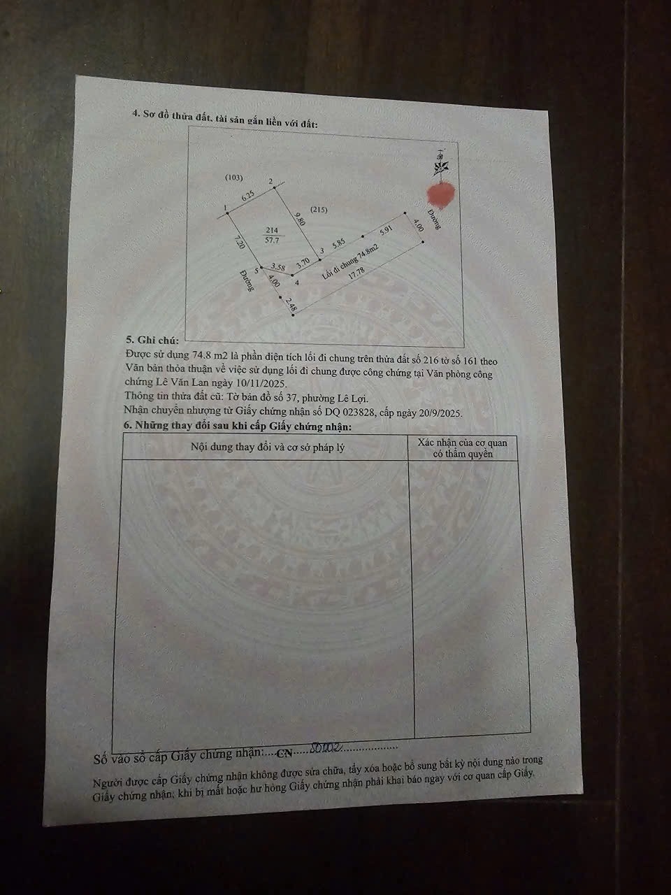 🏡 Bán nhà 3 tầng trung tâm Lê Lợi – Lô góc 2 mặt tiền cực hiếm✔ Diện tích: 57.7m²✔ Nhà 3 tầng mới, thiết kế hiện đại, vào ở ngay✔ Lô góc 2 mặt tiền thoáng sáng, cực kỳ đẹp✔ Nằm trung tâm phường Lê Lợi, tiện ở hoặc kinh doanh📍 Gần chợ, trường học, trung tâm thương mại, mọi tiện ích xung quanh.📞 Liên hệ xem nhà: