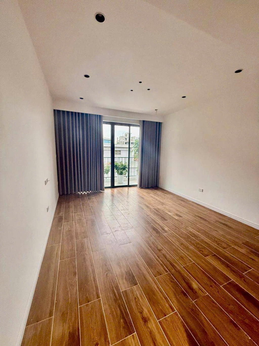 Nhà Lô Góc Cầu Giấy 45m² 5 Tầng - 3 Mặt Thoáng, Full Nội Thất Gỗ Xịn