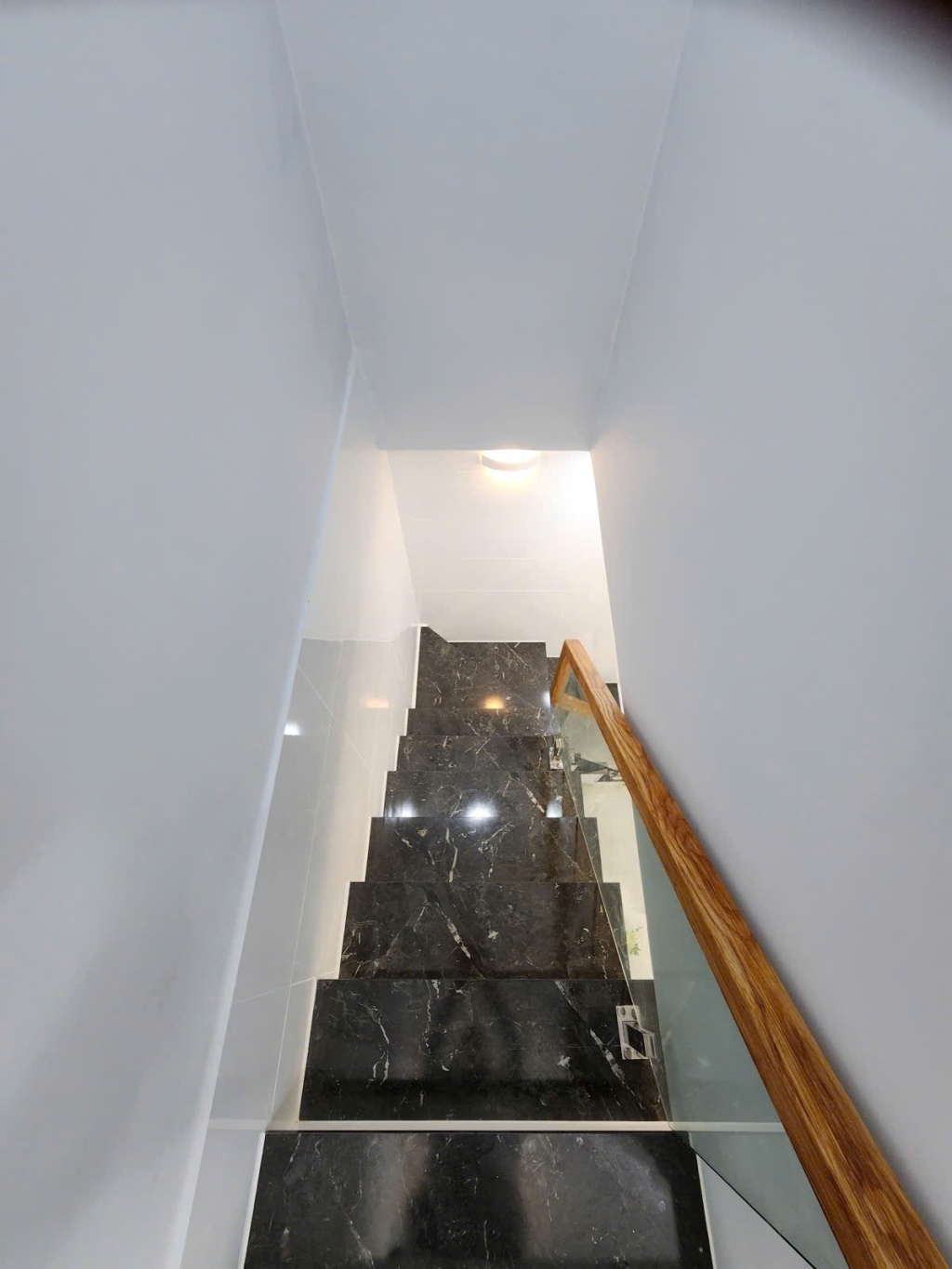 Nhà 13m² 2 Tầng Sổ Hồng Riêng Q.11 - Giá 2.45 Tỷ