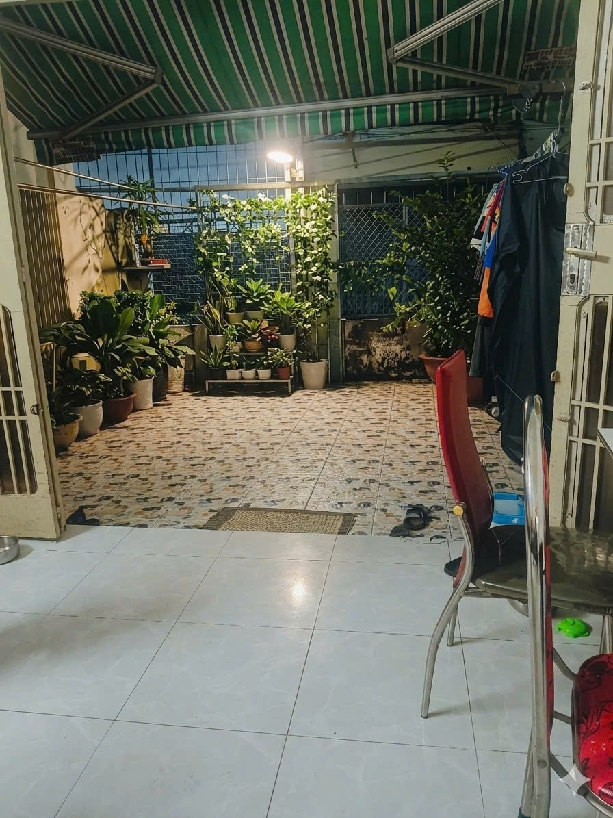 Nhà 71m² Sát MT Dương Bá Trạc, Q8 - Ngang 4.9m, Sổ Hồng Riêng, Giá 7.3 Tỷ