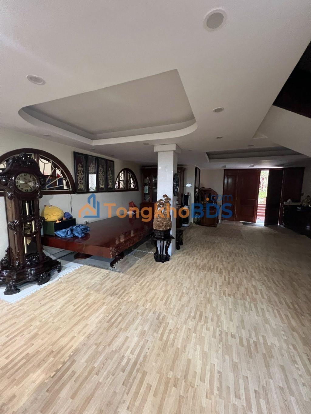 Biệt Thự Mini Dịch Vọng 225m² - 3 Mặt Thoáng, Nội Thất Gỗ Quý, Sẵn Sàng Ở Ngay